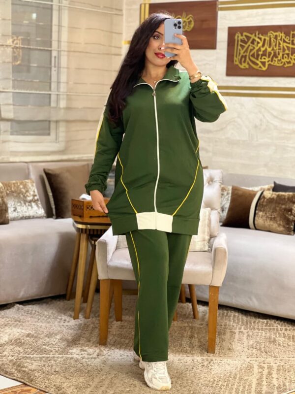 سورفيت بثوب مونطوني